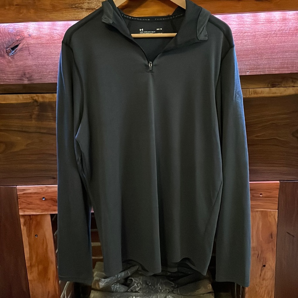 Under Armour men’s long sleeve, loose fit, 1/4 zip with hood, size M